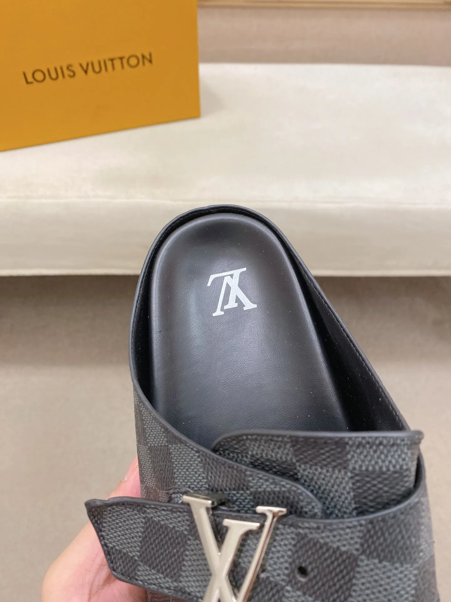 Men's shoes 💰: 360💰Made by LV🔍Top purchasing agents, men's spring and summer slippers are synchronized in the counters. The uppers are made of imported materials from Italy with logo graphics and high-quality craftsmanship. The soles: original soles specially provided by the original factory. The exclusive movable molded soles are super comfortable. Original goods follow the order, 🔍🔍high quality, you can enter and exit the counter at will. Welcome to compare, code number 38-44.